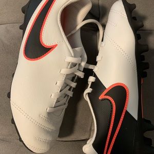 Nike Tiempo soccer cleat size 1.5
